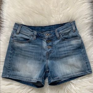 ❤️❤️Levi’s Jean shorts size 27